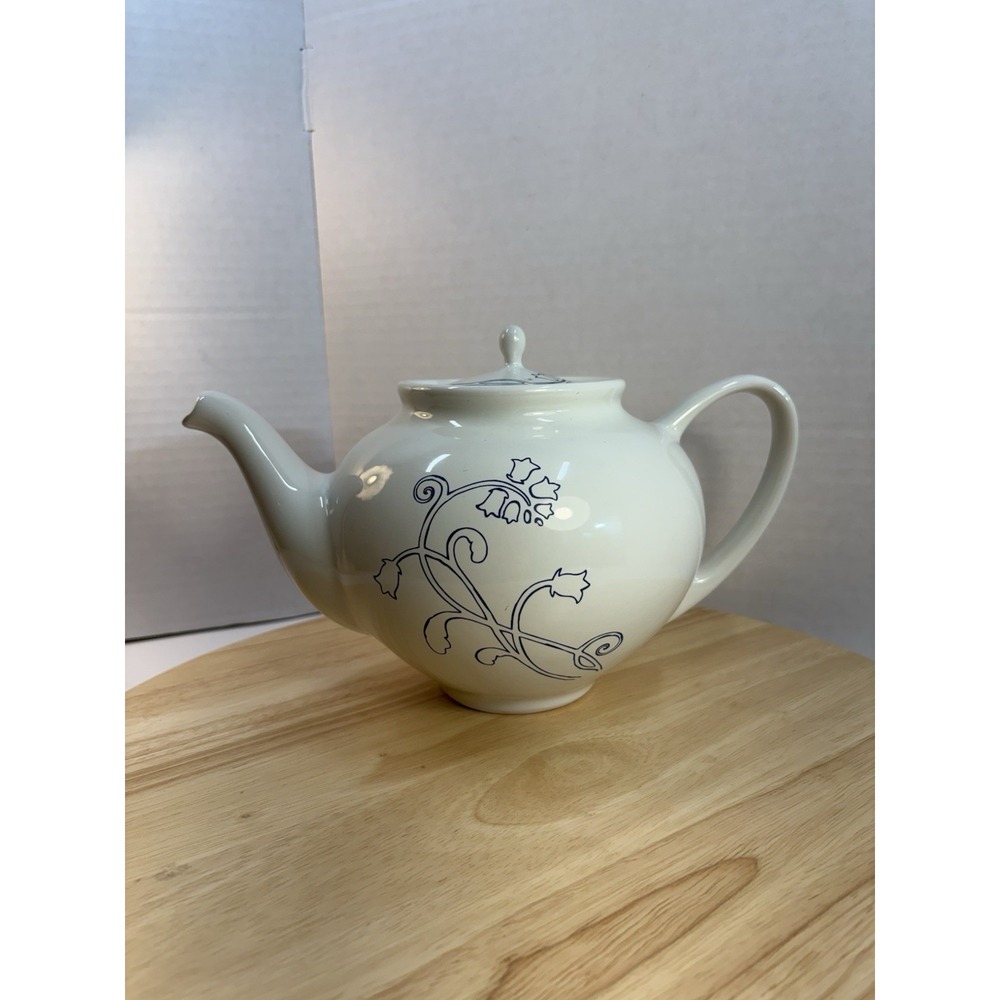 IKEA Odmjuk Teapot 6 Cup with Lid Blue Floral White Ceramic 10866 Discontinued